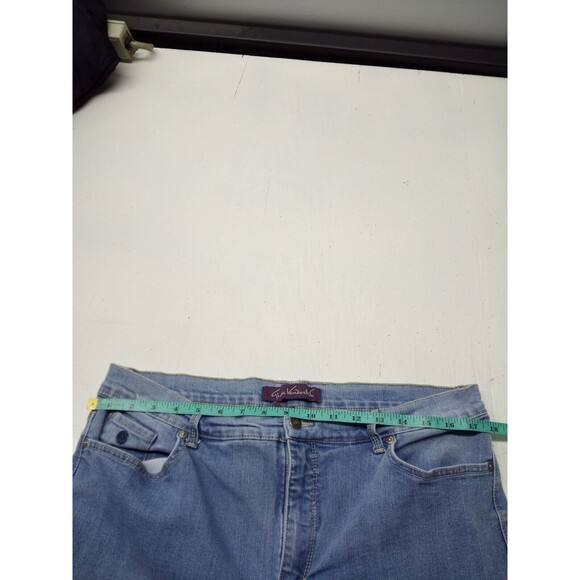 Gloria Vanderbilt Women's Light Wash Blue Denim Straight Leg Jeans Size 18 Stret - Picture 3 of 5